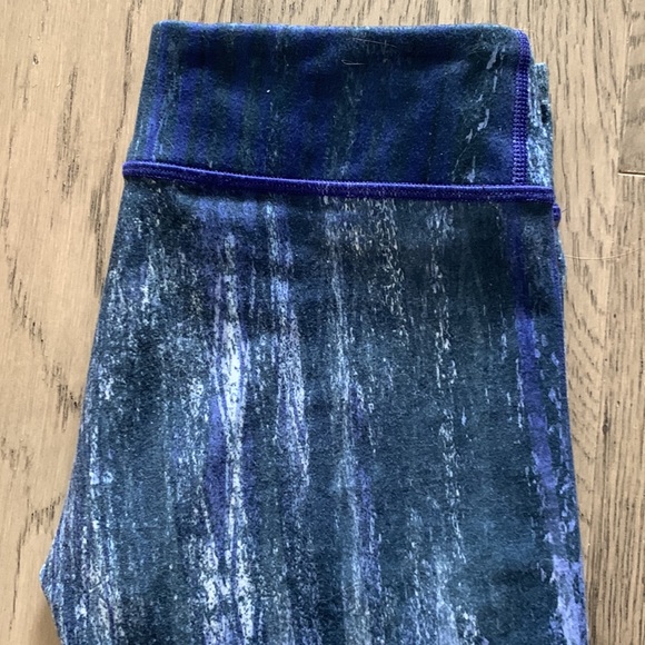 Ivivva leggings special edition print. Girls 12 - Picture 4 of 6